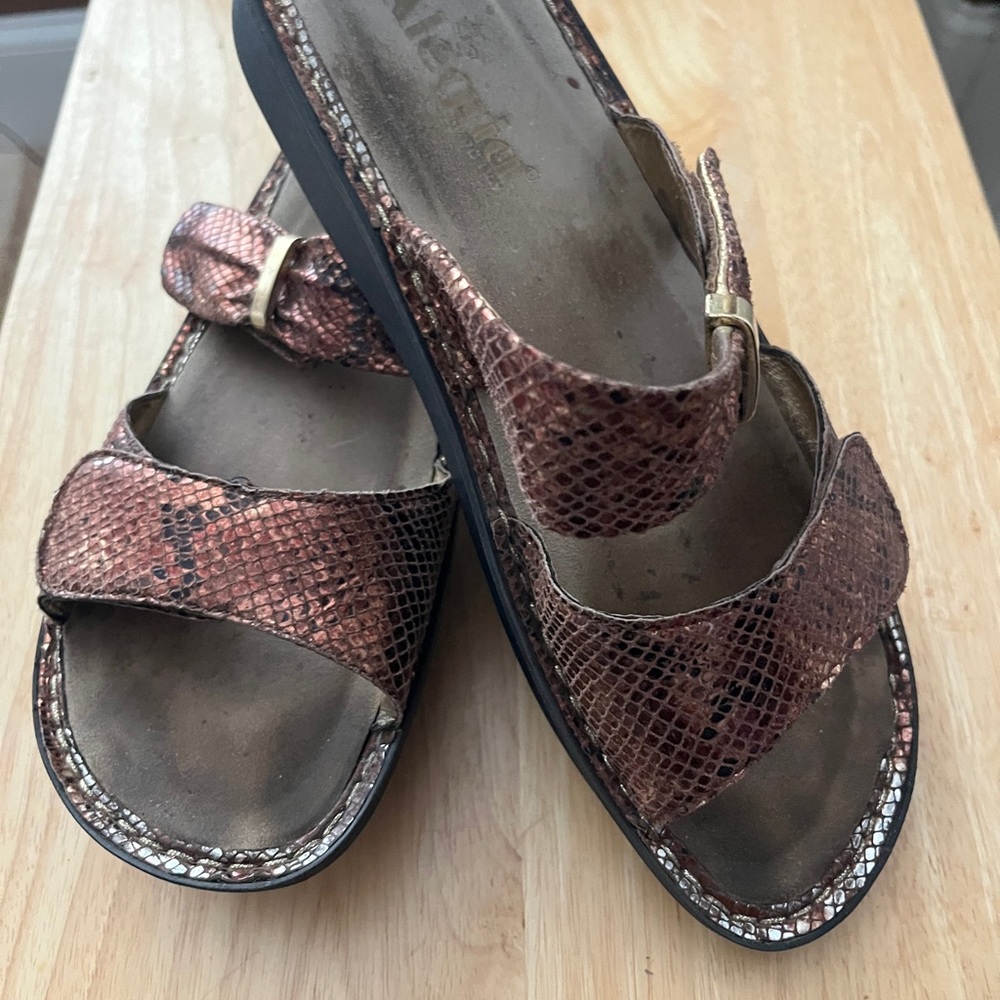 Algeria Women’s Snake Skin Sandals